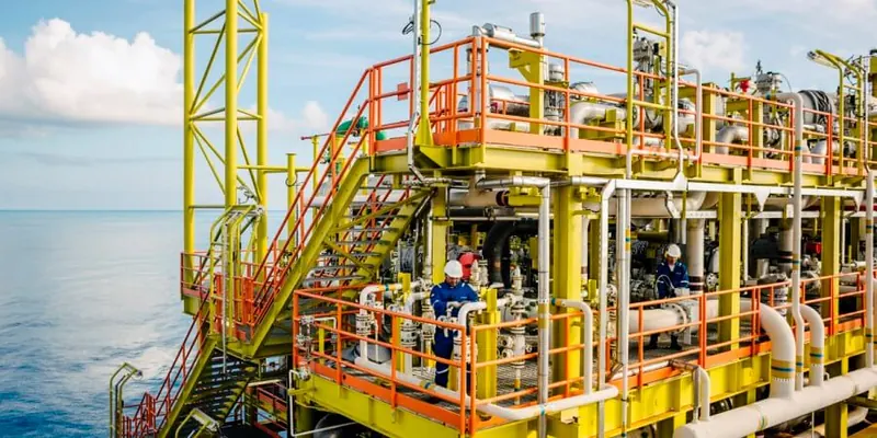 Oil and gas plant using corrosion resistant fasteners